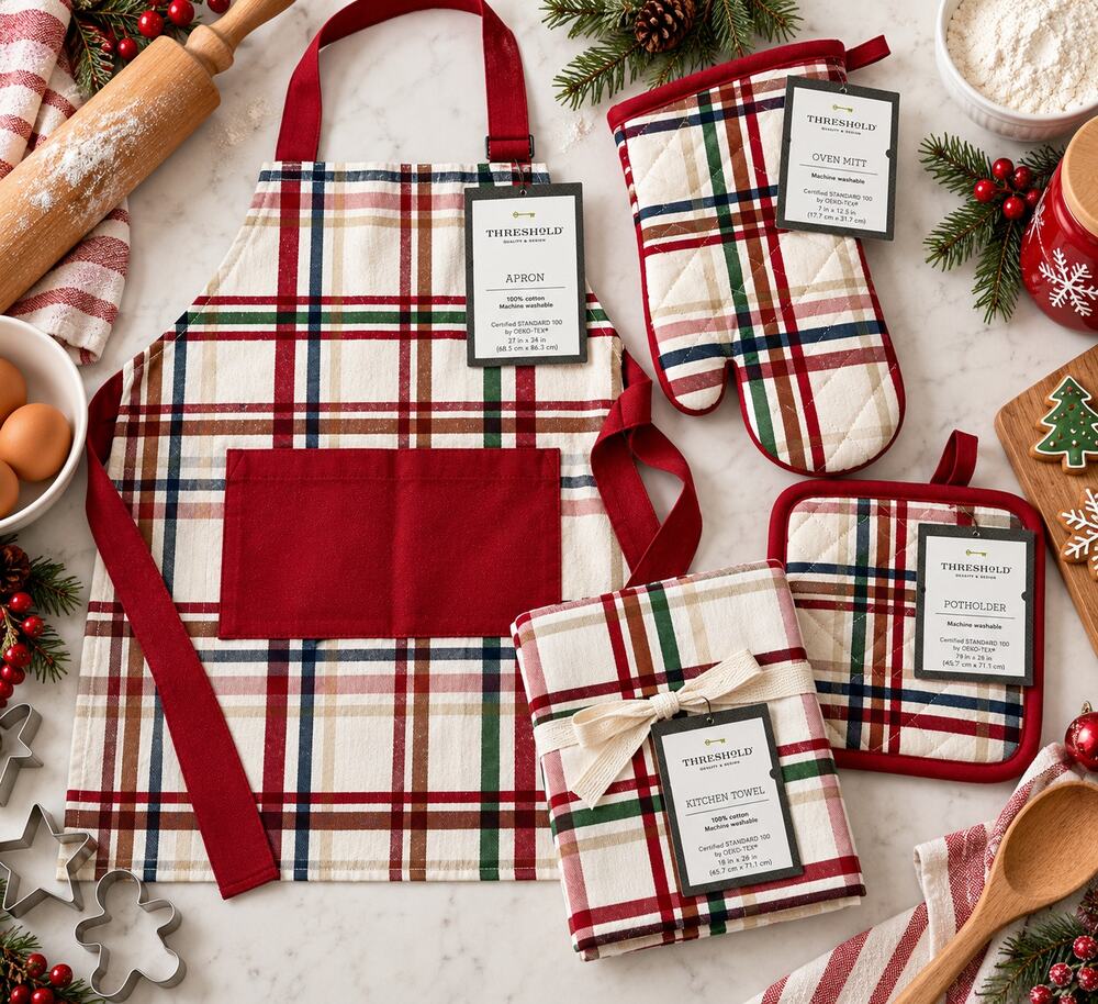 Threshold Christmas Plaid Kitchen Set 4 Piece Apron Mitt Towel NWT